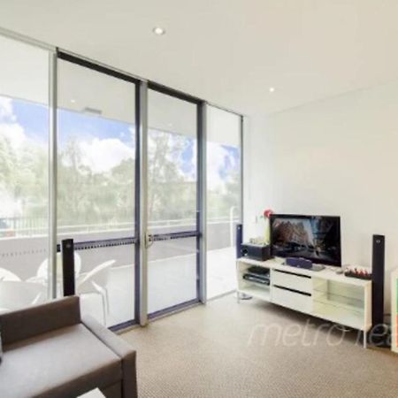 Sun-Drenched 3 Bedroom Apartment In Turrella Mascot Kültér fotó