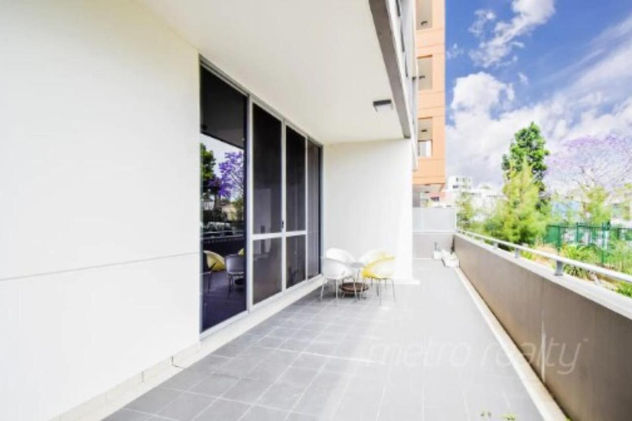 Sun-Drenched 3 Bedroom Apartment In Turrella Mascot Kültér fotó