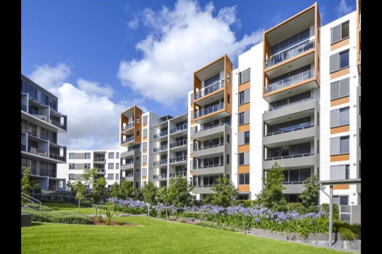 Sun-Drenched 3 Bedroom Apartment In Turrella Mascot Kültér fotó